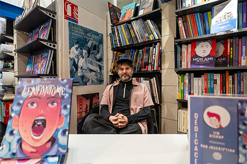 Jim Bishop en séance de dédicaces à la librairie L&rsquo;Hydragon